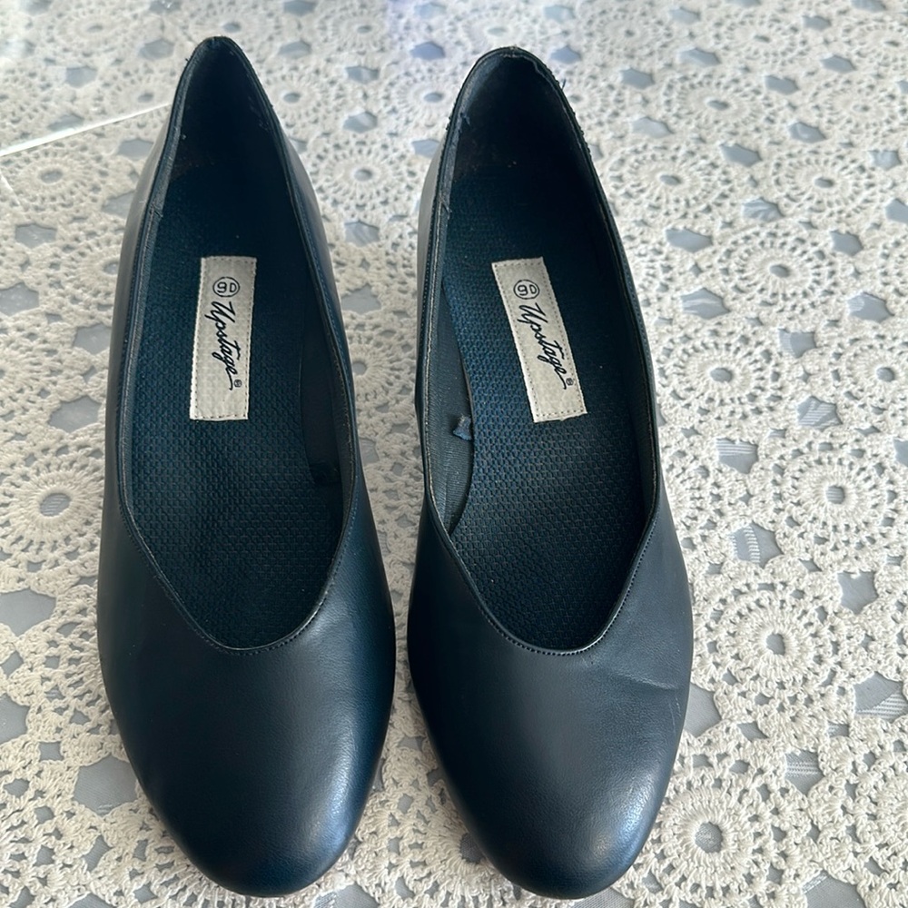 Upstage woman’s shoe Size 9D